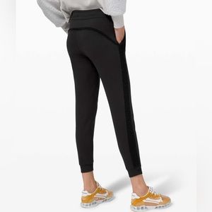 Lululemon Scuba Joggers *Sherpa